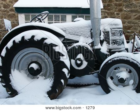 Tractor en la nieve