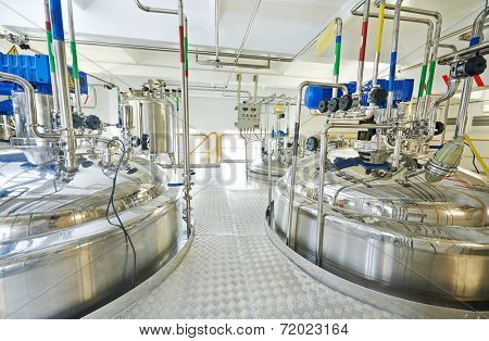 pharmaceutical factory equipment mixing tank on production line in pharmacy industry manufacture factory