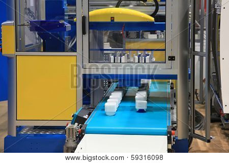 Injection Moulding Machine  Of Plastic Parts